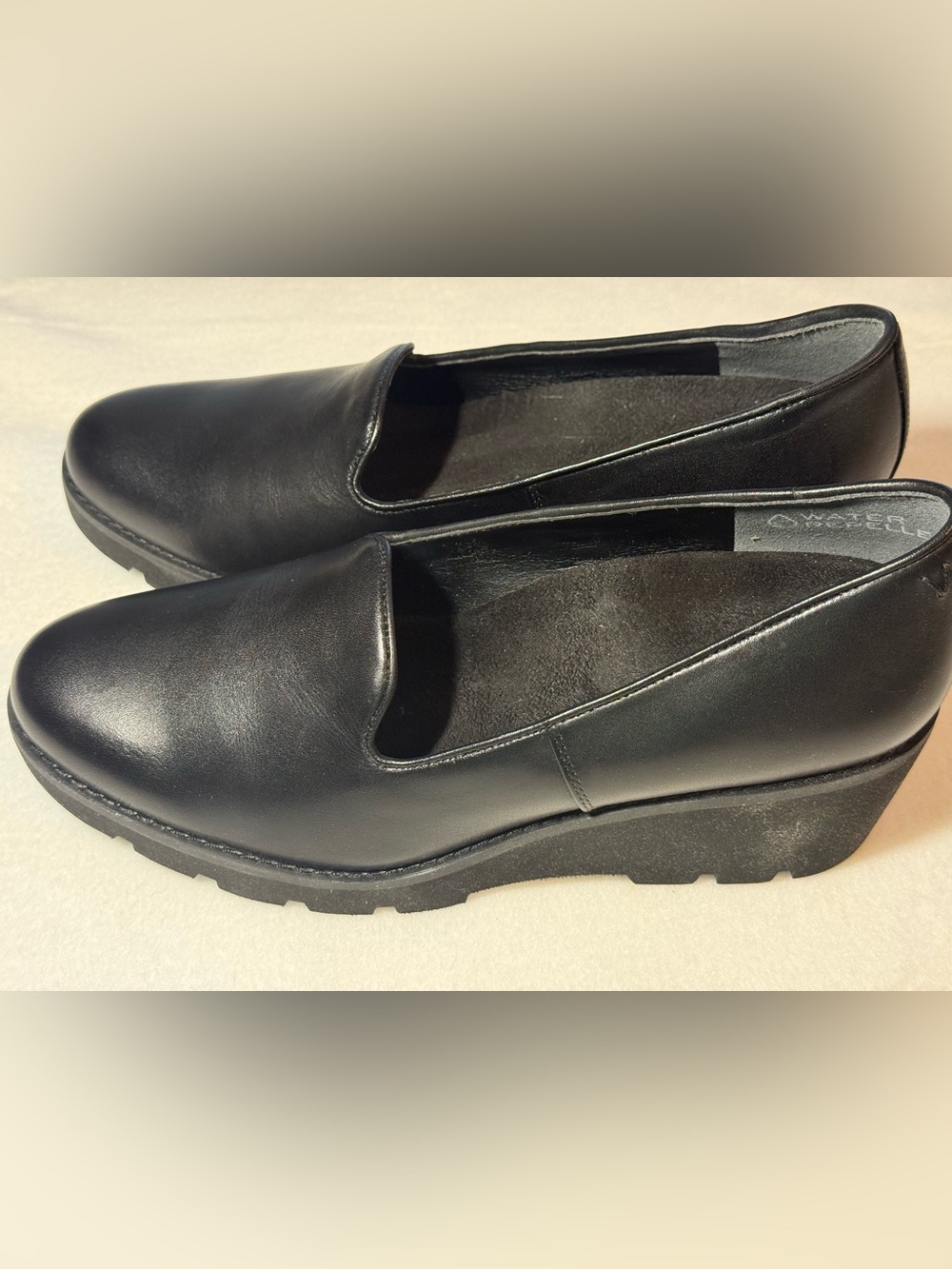 New Vionic Willa Wedge Slip On Shoes. Black. Size 8.5M